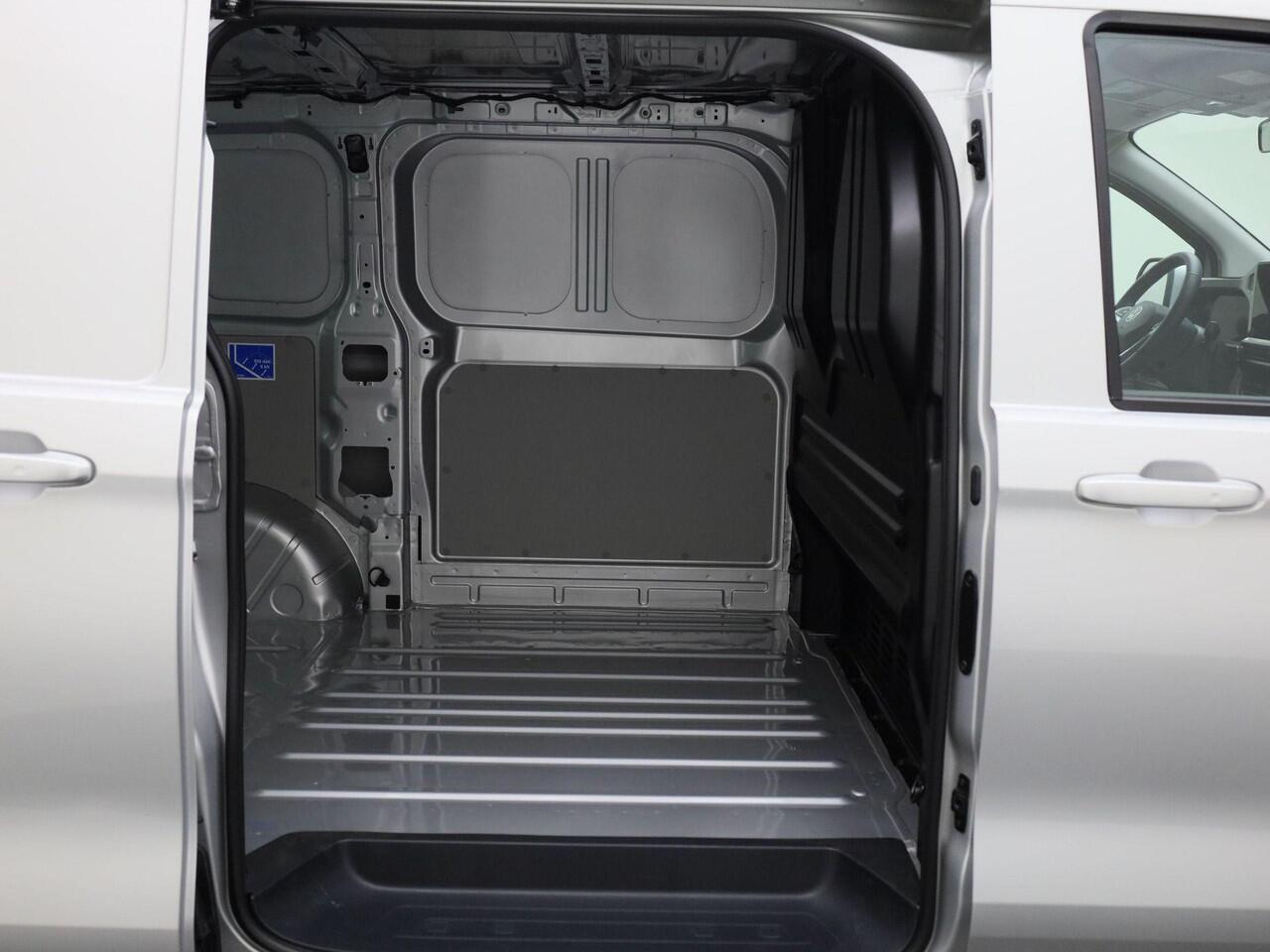 Volkswagen TRANSPORTER 2.0 TDI 170pk DSG Bulli L1 · Camera · Apple/Android Car Play · Tussenschot · Voorruit Verwarming · 17'' Inch · Garantie t/m 26-12-2028 of 100.000km