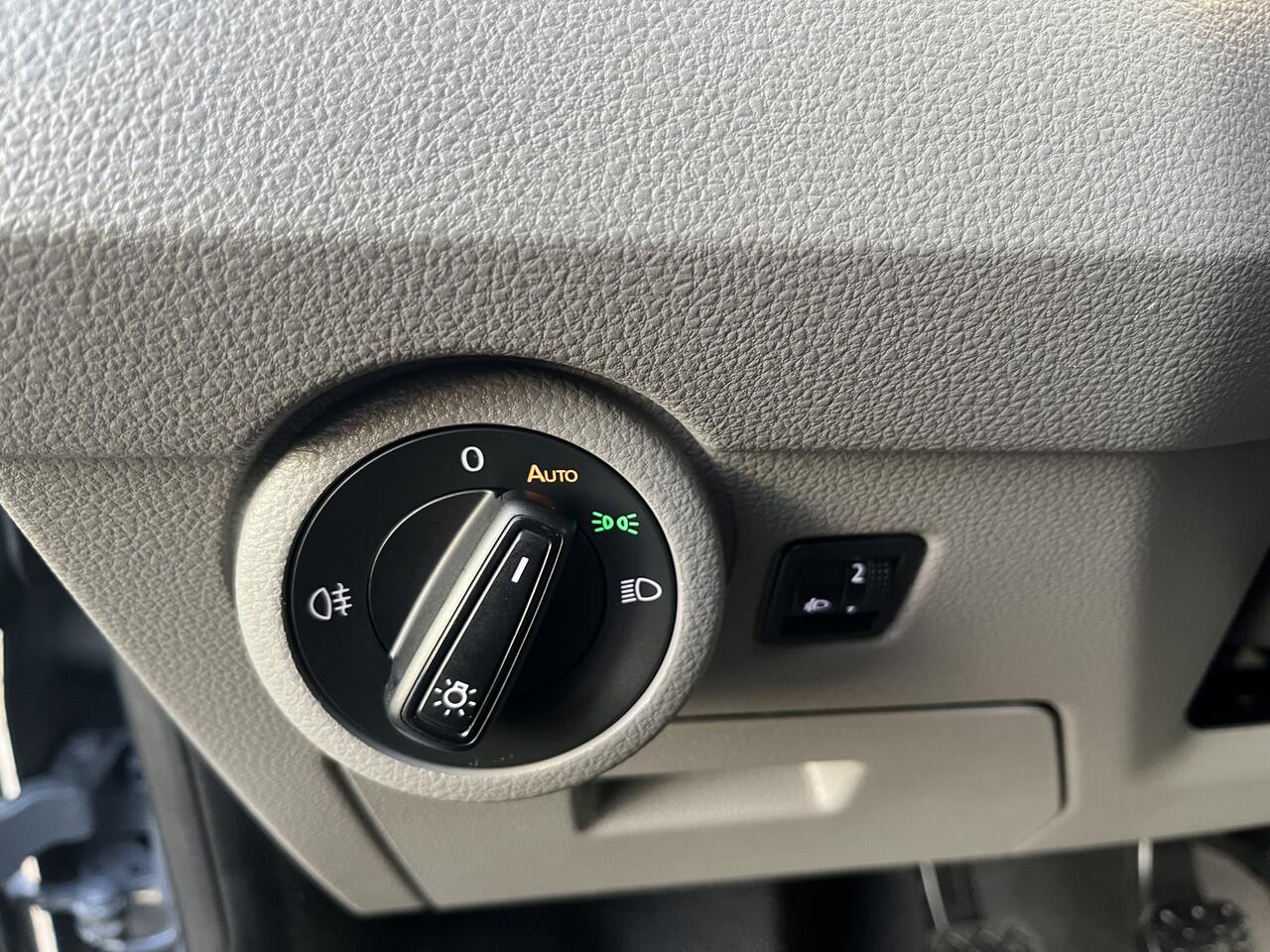 Volkswagen TRANSPORTER Kombi 2.0 TDI / 150 PK/ APP-CONNECT/ 9-PERSOONS/ STOELVERWARMING/ CRUISE CONTROL/ TREKHAAK/ DAB/ AIRCO/ ISOFIX