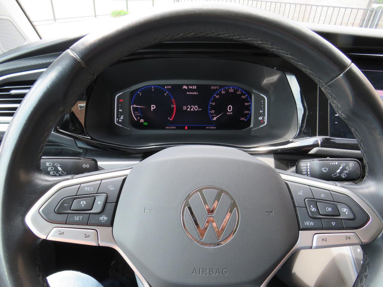 Volkswagen TRANSPORTER 2.0 TDI 150Pk Automaat L2H1 DC Bulli T6.1 * 2x Schuifdeur L+R * Camera * Trekhaak * Led Koplampen * ACC * Dubbele Cabine