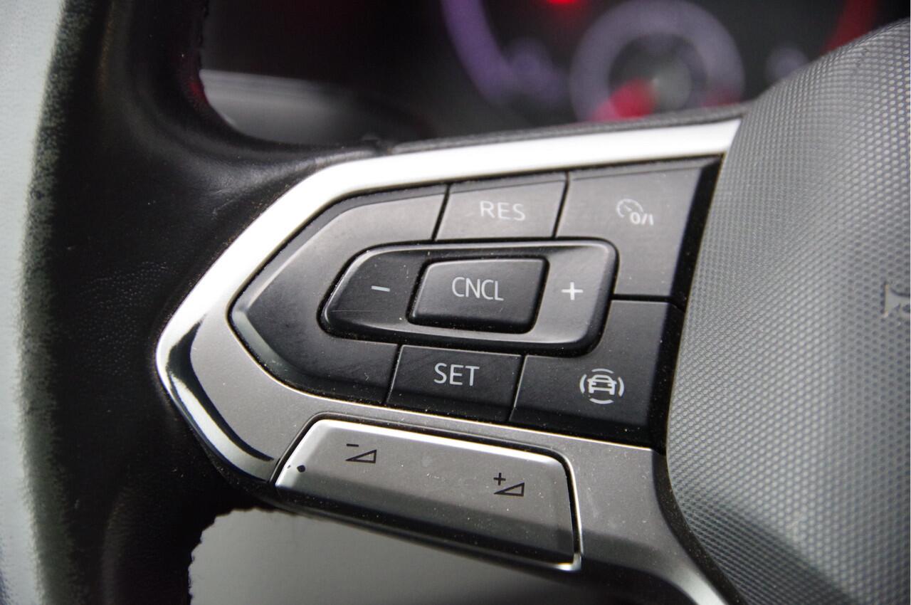 Volkswagen TRANSPORTER 2.0 TDI L2 150PK AUT. CAMERA, TREKHAAK, NAVI, CRUISE, AIRCO, PARKEERSENSOREN, APPLE CARPLAY, NL AUTO, NAP