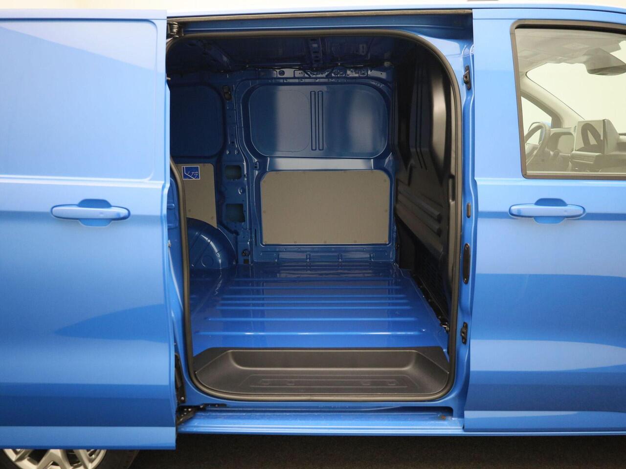 Volkswagen TRANSPORTER 2.0 TDI 170pk DSG Bulli L1 · Camera · Alarm · Apple/Android Car Play · Navigatie · P-Sensoren · Trekhaakvoorbereiding · Garantie t/m 26-12-2028 of 100.000km