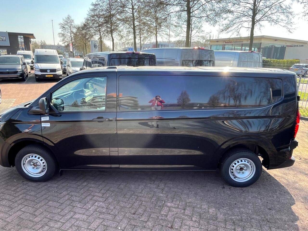 Volkswagen TRANSPORTER Bedrijfswagens Life L2 2.0 TDI EU6 150 pk 110 kW 6 versn. hand | BPM vrij | Bestuurdersassistentiepakket plus | Exterieurpakket met radiatorgrille in carrosseriekleur | Trekhaakvoorbereiding |