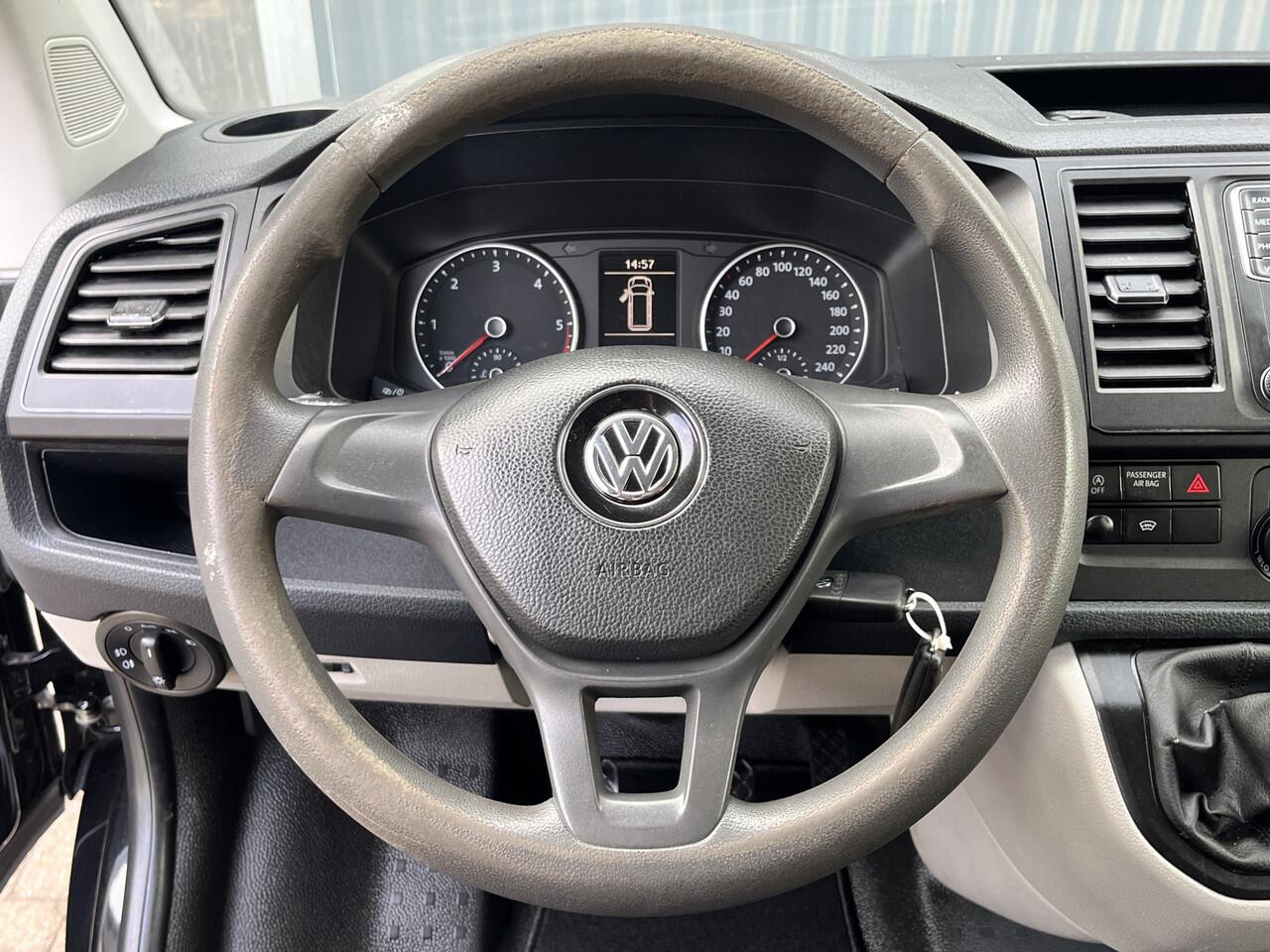 Volkswagen TRANSPORTER 2.0 TDI L2H1 DC 150pk Airco Cruise controle Telefoonverbinding Trekhaak 2500kg trekgewicht Navigatiesysteem schuifdeur Euro 6 DC 1e eigenaar Dealer onderhouden