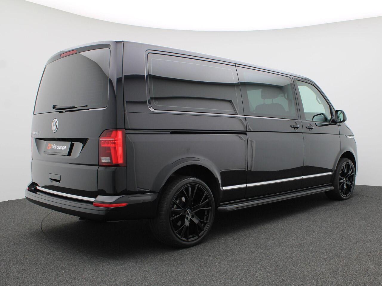 Volkswagen TRANSPORTER 2.0 TDI L2H1 Caravelle DC 204PK DSG Dubbele cabine, achteruitrijcamera, 2x elek. schuifdeur, leder, winterpakket, virtual cockpit, elek. stoel, 18'' lichtmetaal