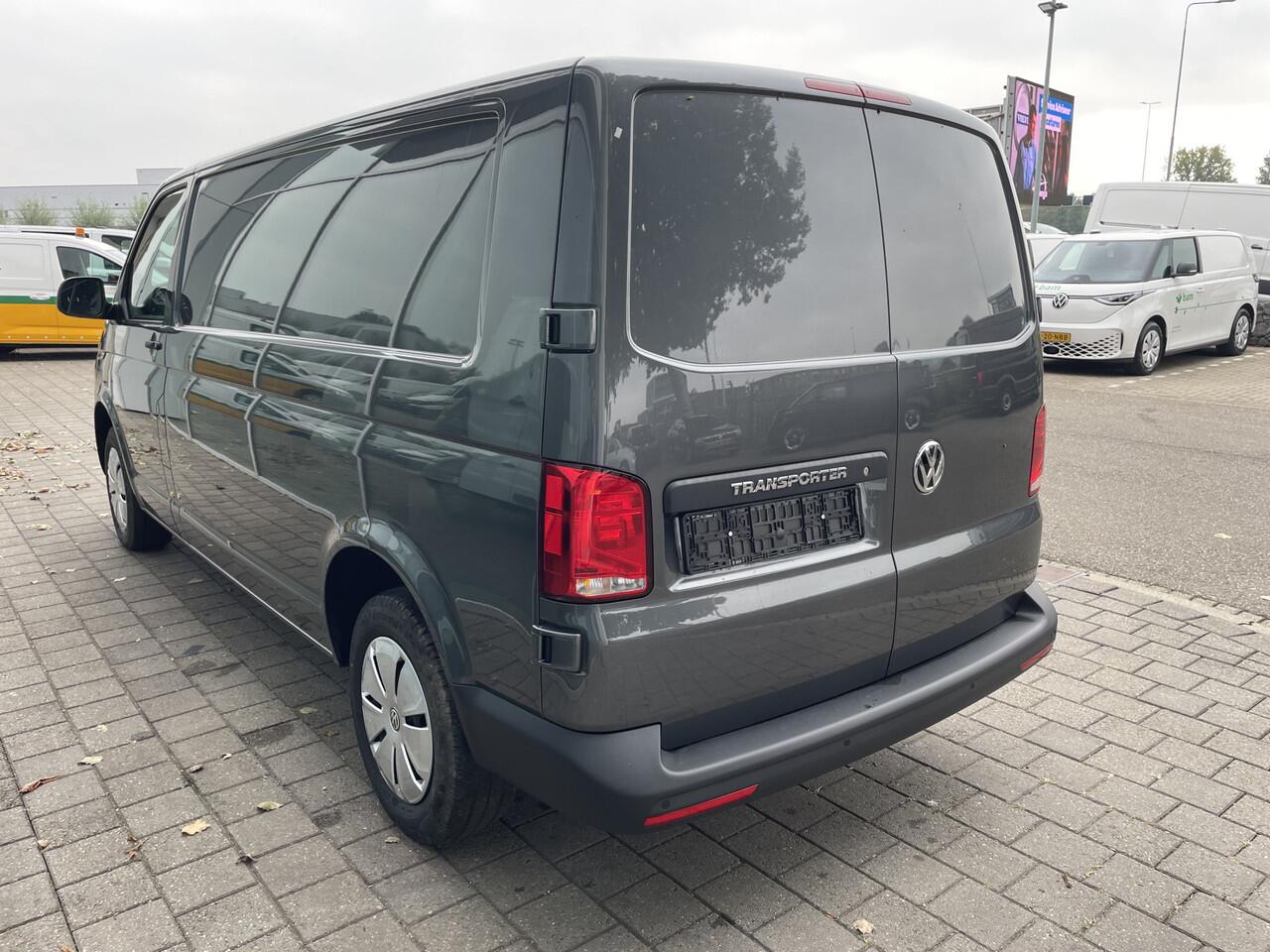 Volkswagen TRANSPORTER 2.0 TDI 150 pk L2H1 28 | App connect | PDC | Cruise | Handgeschakeld