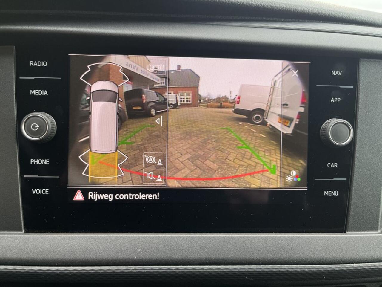 Volkswagen TRANSPORTER T6.1 2.0 TDI 150pk E6 L2 Lease ¤421 p/m, Airco, Navi, PDC, Sortimo inrichting, Trekhaak, Volledig onderhoudshistorie aanwezig