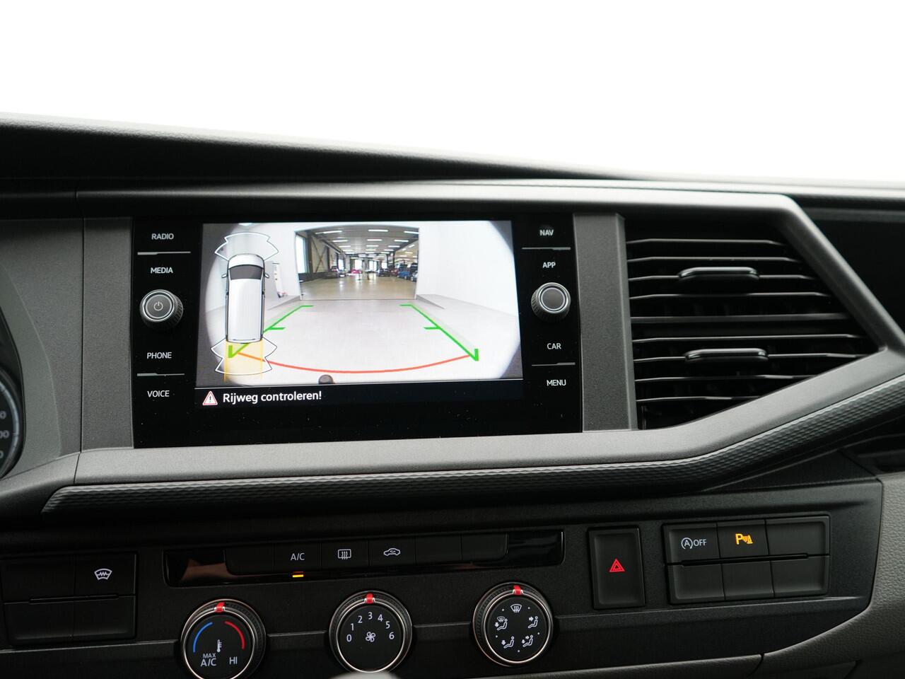 Volkswagen TRANSPORTER 2.0 TDI L2H1 30 Highline 204 pk Automaat | V-06-KFS | Schuifdeuren linker-en rechterzijde | BPM vrij | Navigatie | Apple Carplay |