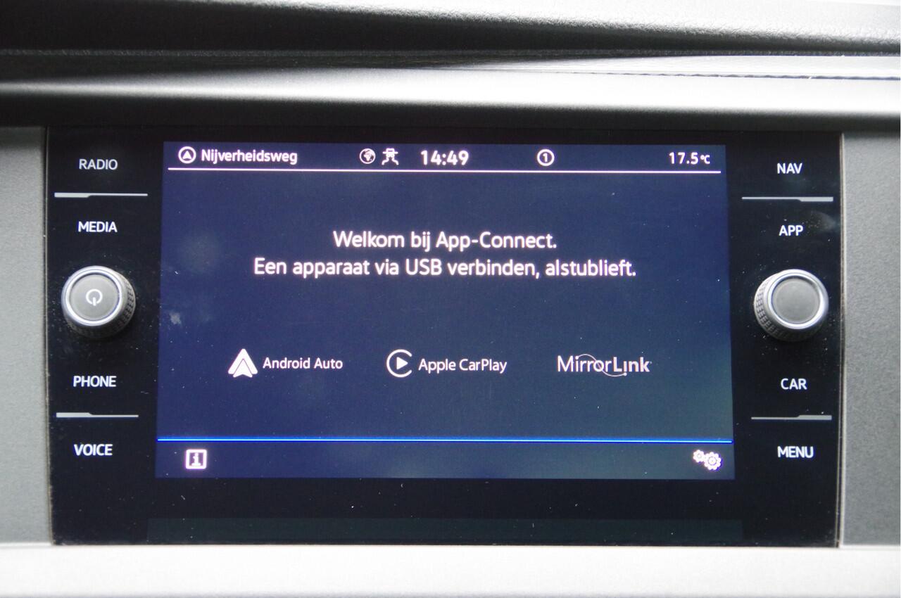 Volkswagen TRANSPORTER 2.0 TDI L2 150PK AUT. CAMERA, TREKHAAK, NAVI, CRUISE, AIRCO, PARKEERSENSOREN, APPLE CARPLAY, NL AUTO, NAP