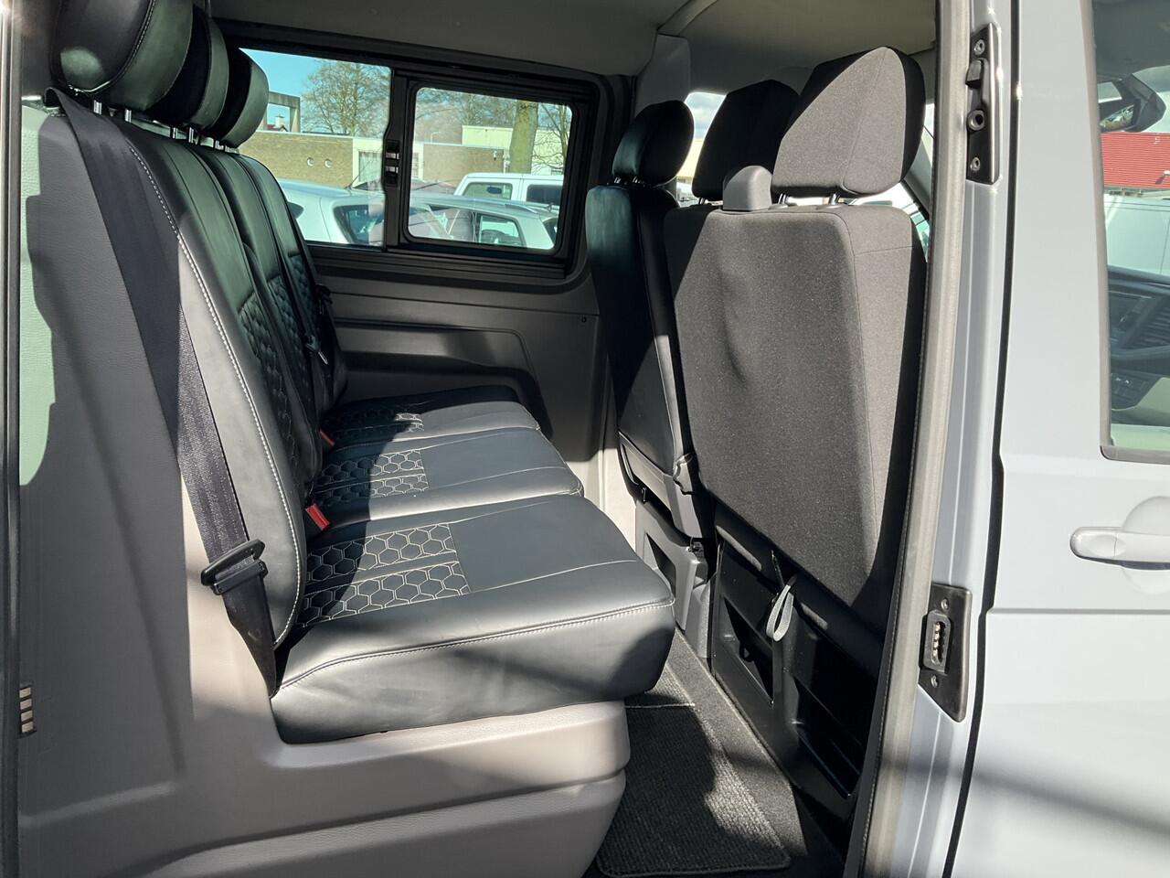 Volkswagen TRANSPORTER 6-Pers 2.0 TDI L2H1 DC Bulli Leer Cam Trekhaak Lang 6 Persoons Dubbele Cabine