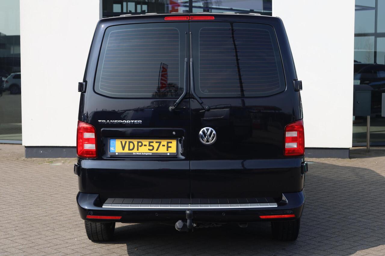 Volkswagen TRANSPORTER 2.0 TDI L2H1 Highline 102PK / 75kW, Highline, achterdeuren met ruit en wisser, navigatie, multifunctioneel lederen stuurwiel, parkeersensoren voor en achter (pdc), trekhaak, voorruit verwarming, cruise control, licht en regensensor, airco