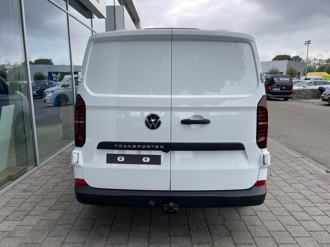 Volkswagen TRANSPORTER 2.0 TDI L1H1 110Pk Hand | Trekhaak | Camera | 3 Zits | Incl. BPM
