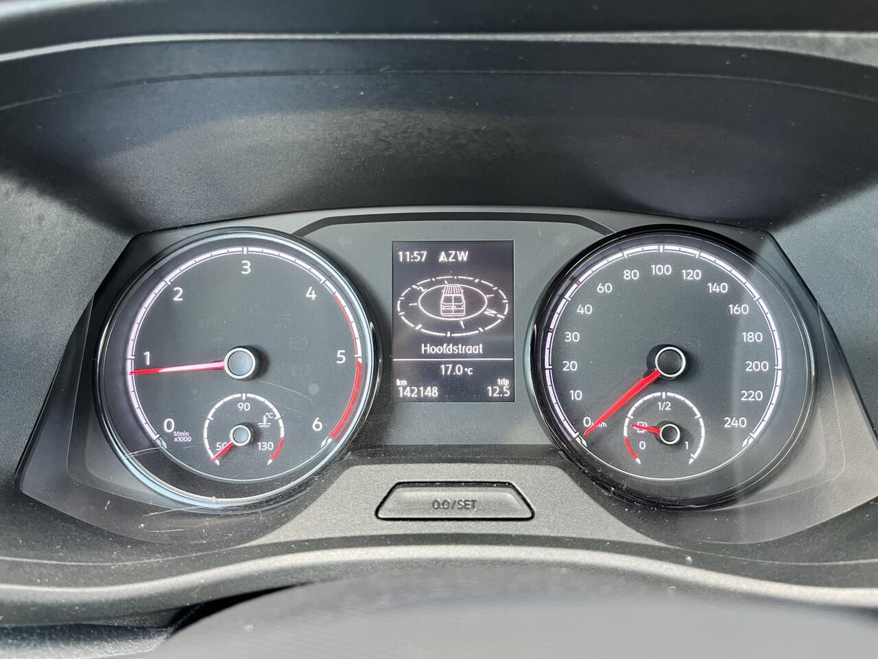 Volkswagen TRANSPORTER 2.0 TDI L2H1 DC 150PK Airco Cruise controle Telefoonverbinding Trekhaak 2500kg trekgewicht Apple carplay Navigatiesysteem schuifdeur Euro 6 DC 1e eigenaar Dealer onderhouden