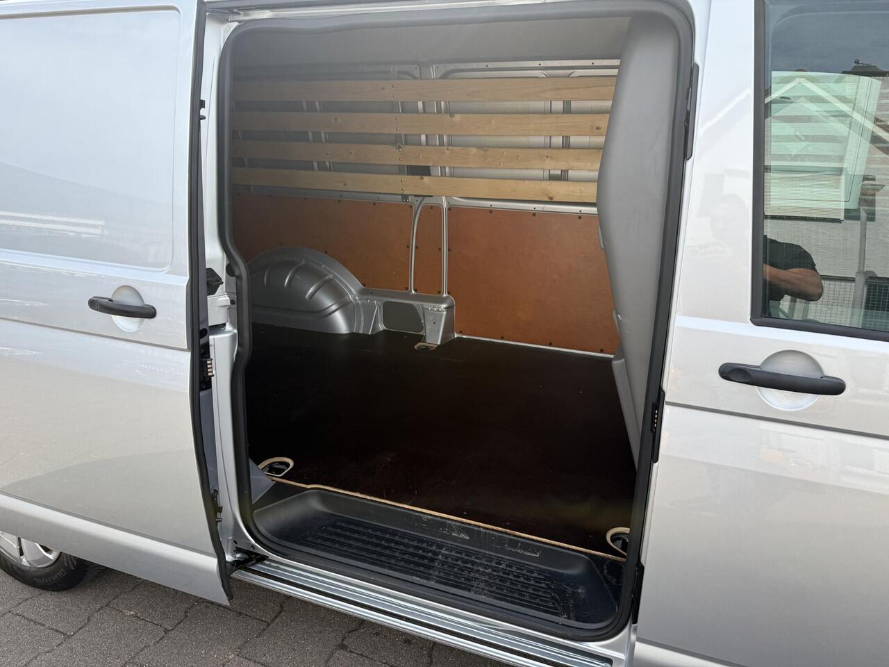 Volkswagen TRANSPORTER 2.0 TDI L2H1 Automaat