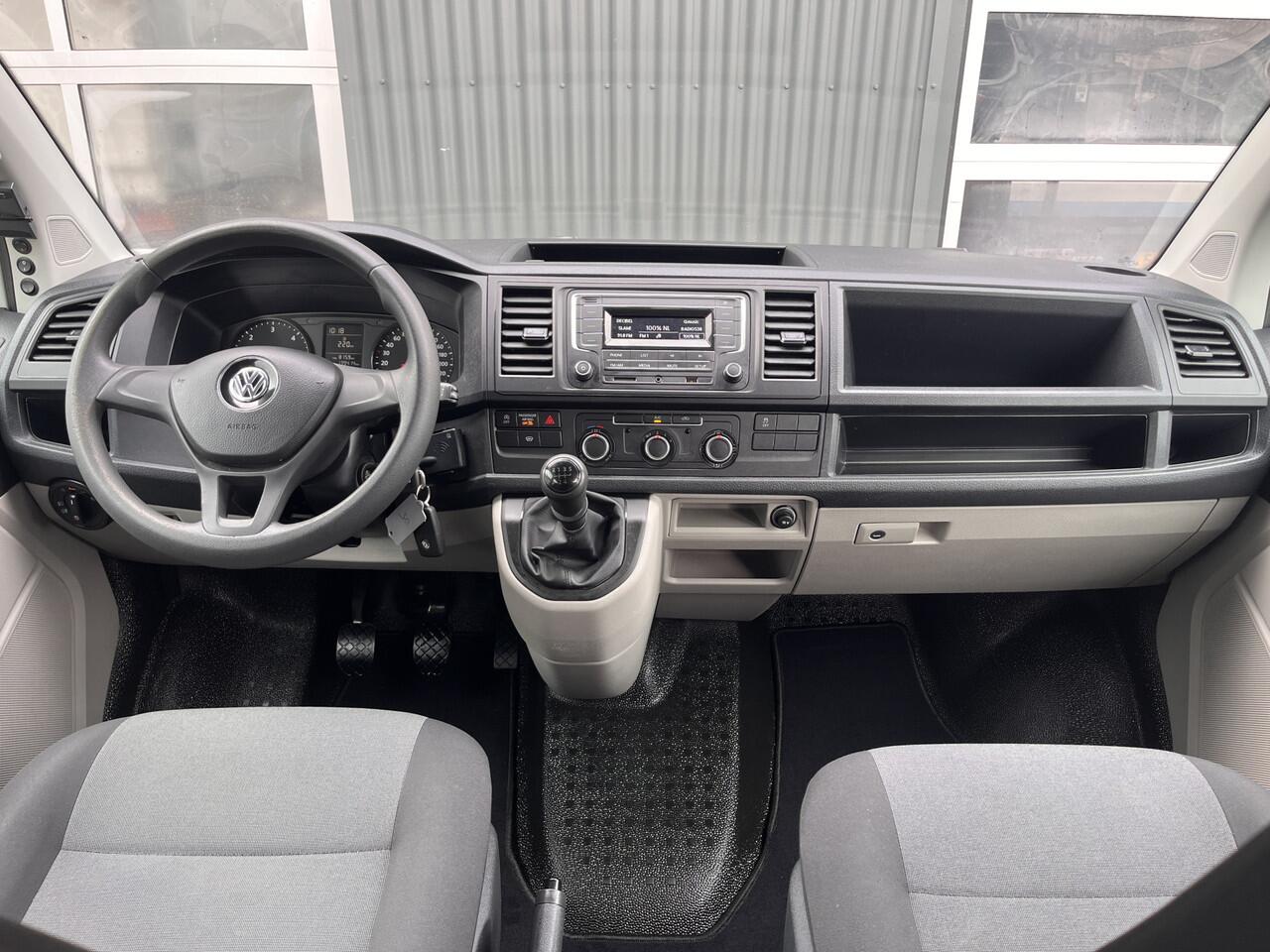 Volkswagen TRANSPORTER 2.0 TDI L2H1 DC Airco Cruise controle Trekhaak 2200kg trekgewicht Telefoonverbinding Kastinrichting Omvormer 5-Persoons Werkverlichting Euro 6