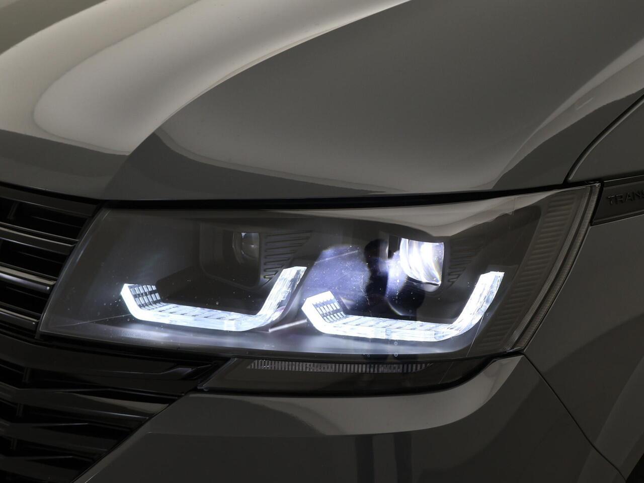 Volkswagen TRANSPORTER 2.0 TDI L2H1 + LED | 20 INCH LMV | TREEPLANKEN | APPLE CARPLAY | TREKHAAK