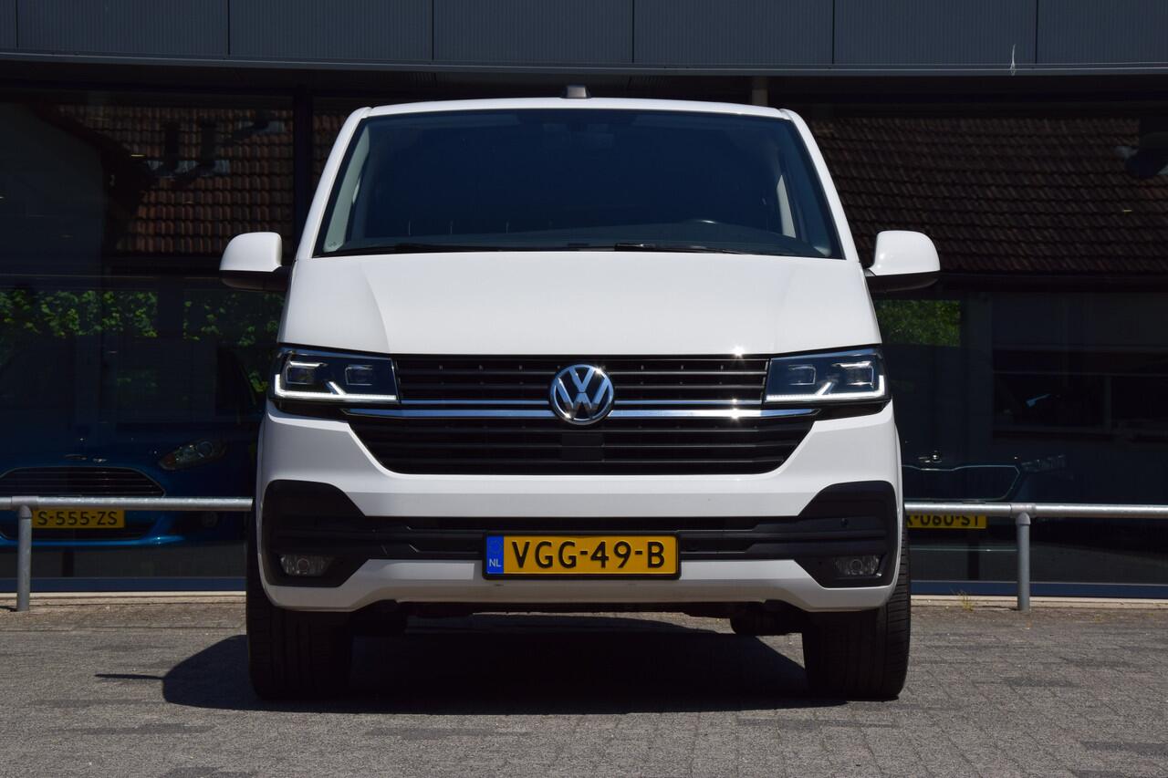 Volkswagen TRANSPORTER 2.0 TDI L2H1 Highline DSG Automaat 3-zits (3 persoons) | Org. NL | BPM Vrij | Trekhaak | LED | Adaptive Cruise Control | PDC V+A incl. Camera | Voorruit verwarming | DAB+ | Lichtmetalen velgen 19" |