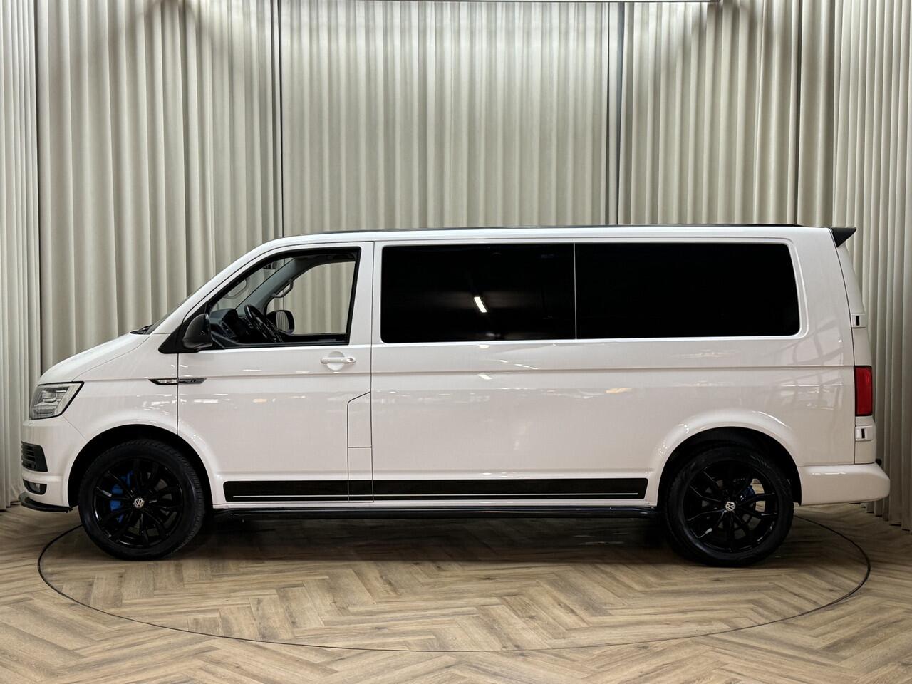 Volkswagen TRANSPORTER 2.0 TDI L2H1 DC Highline *LED* Leder / Adapt. Cruise / Carplay / Camera / Trekhaak / Navigatie / 19'' LMV / Org.NL!