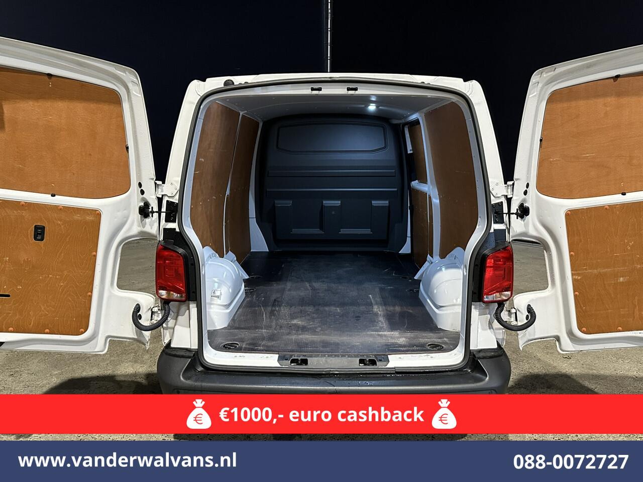 Volkswagen TRANSPORTER 2.0 TDI 150pk L2H1 Euro6 Airco | 2500kg Trekhaak | Apple Carplay | Android Auto Parkeersensoren, Cruisecontrol