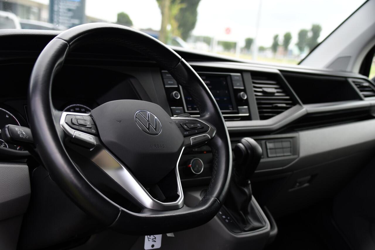 Volkswagen TRANSPORTER 2.0 TDI L1H1 30 Black Edition Cruise, Sensoren, Carplay, 150PK, Automaat, Trekhaak, Stoelverwarming, Standkachel