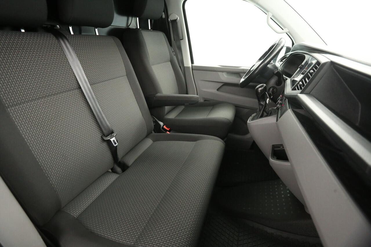 Volkswagen TRANSPORTER 2.0 TDI 150PK L2H1 | Automaat | Airco | 3-Zits | Adaptive Cruise | Carplay | Camera | Parkeersens.