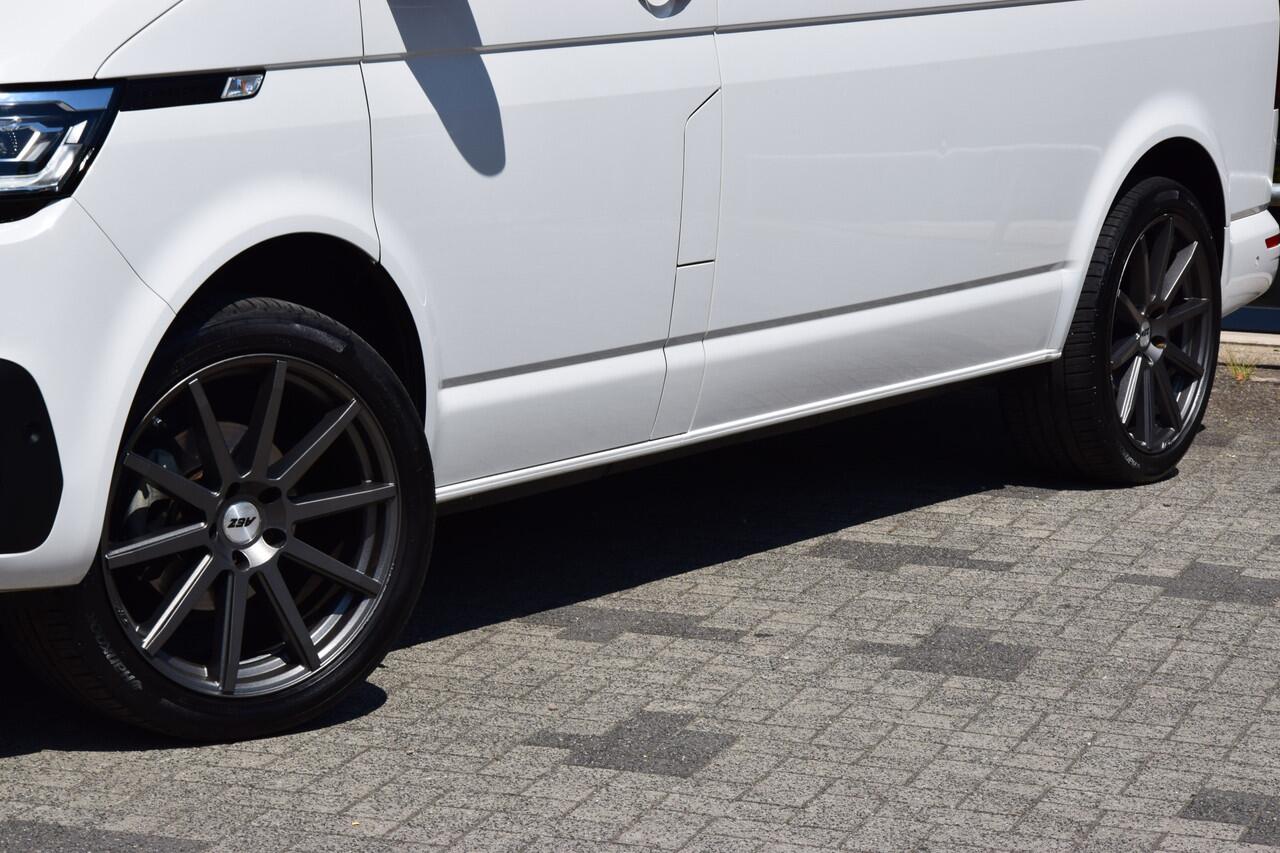 Volkswagen TRANSPORTER 2.0 TDI L2H1 Highline DSG Automaat 3-zits (3 persoons) | Org. NL | BPM Vrij | Trekhaak | LED | Adaptive Cruise Control | PDC V+A incl. Camera | Voorruit verwarming | DAB+ | Lichtmetalen velgen 19" |