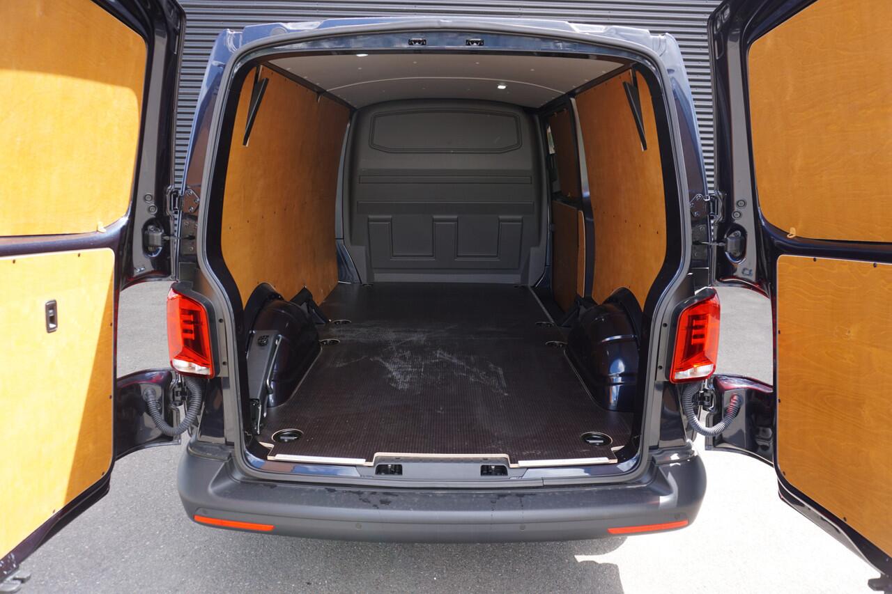 Volkswagen TRANSPORTER 150PK L2 Comfortline Apple Carplay Camera Cruise control Parkeersensoren Airco