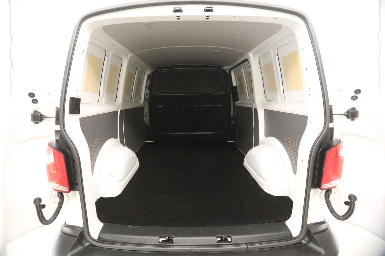 Volkswagen TRANSPORTER 2.0 TDI 140PK L1H1 | Airco | Cruise | Carplay | 3-Zits | Parkeersens.