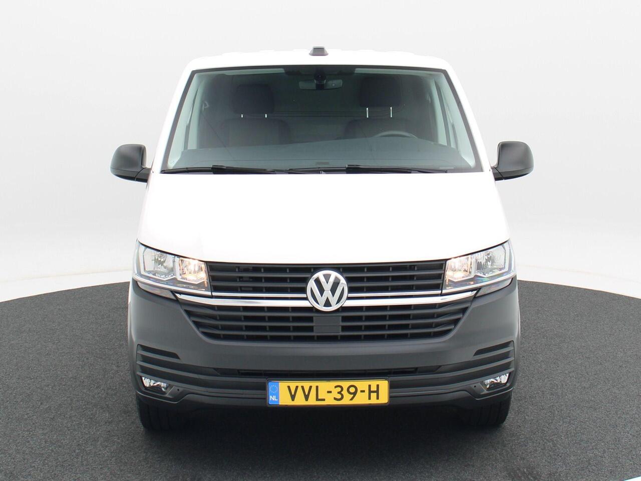 Volkswagen TRANSPORTER 2.0 TDi L2H3 28 Comfortline 110 Pk | Trekhaak | Cruise Control | Airco | Carplay | Navigatiesysteem | LED | Parkeersensoren | 57.724 Km!