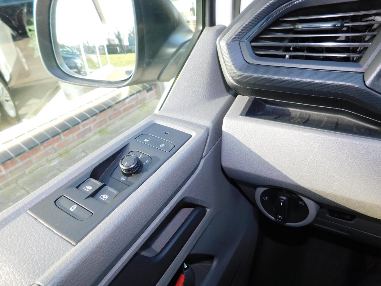 Volkswagen TRANSPORTER 2.0TDI 110PK L1H1! All-in Prijs! Trekhaak!