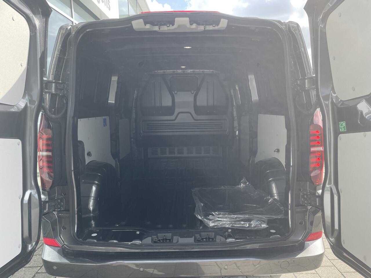 Volkswagen TRANSPORTER 2.0 TDI L2H 30 Style 150PK automaat | styling accessoires nog gemonteerd