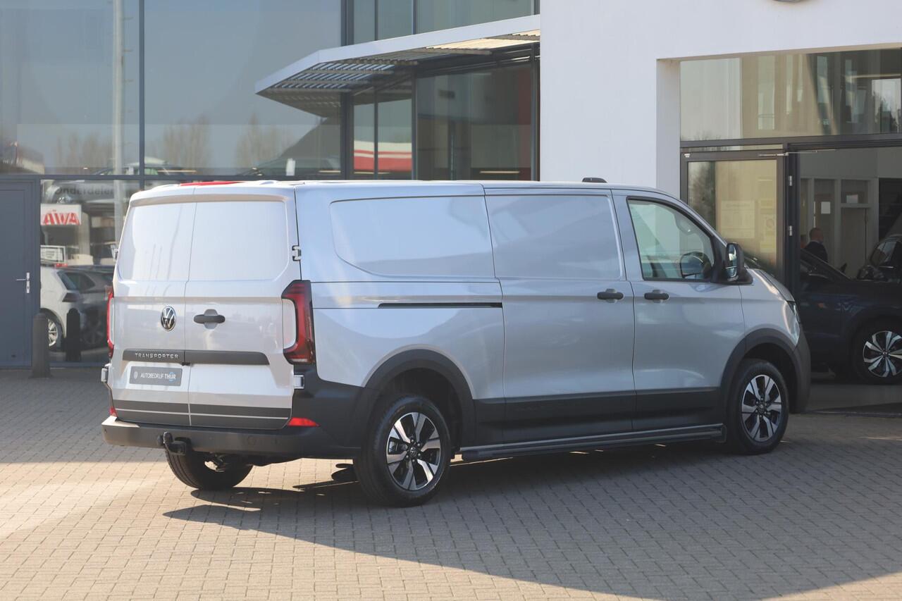 Volkswagen TRANSPORTER 2.0 TDI L2H1 30 PanAmericana 150PK / 110kW, Achteruitrijcamera (rear view), verwarmbare stoelen (bestuurder + bijrijder), Apple Carplay & Android Auto, adaptieve cruise control (acc) met Stop & Go, Lane Assist, volledig digitaal instrumentenpaneel, Keyles