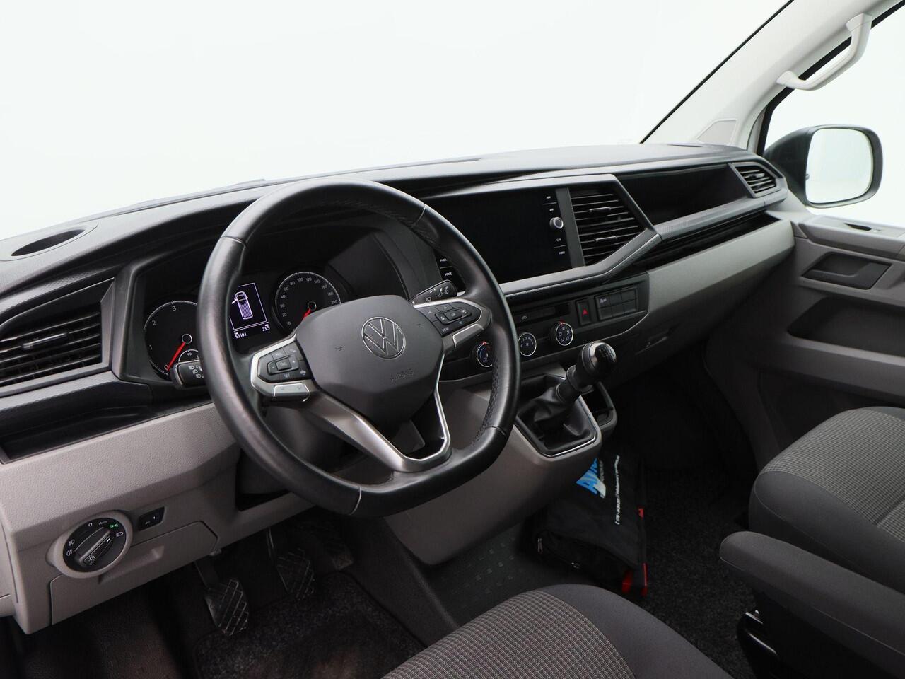 Volkswagen TRANSPORTER 2.0 TDi 150 Pk L2H1 | Navigatie | Trekhaak | Parkeersensoren | CarPlay | Airco | Cruise Controle | 55.591 Km!!