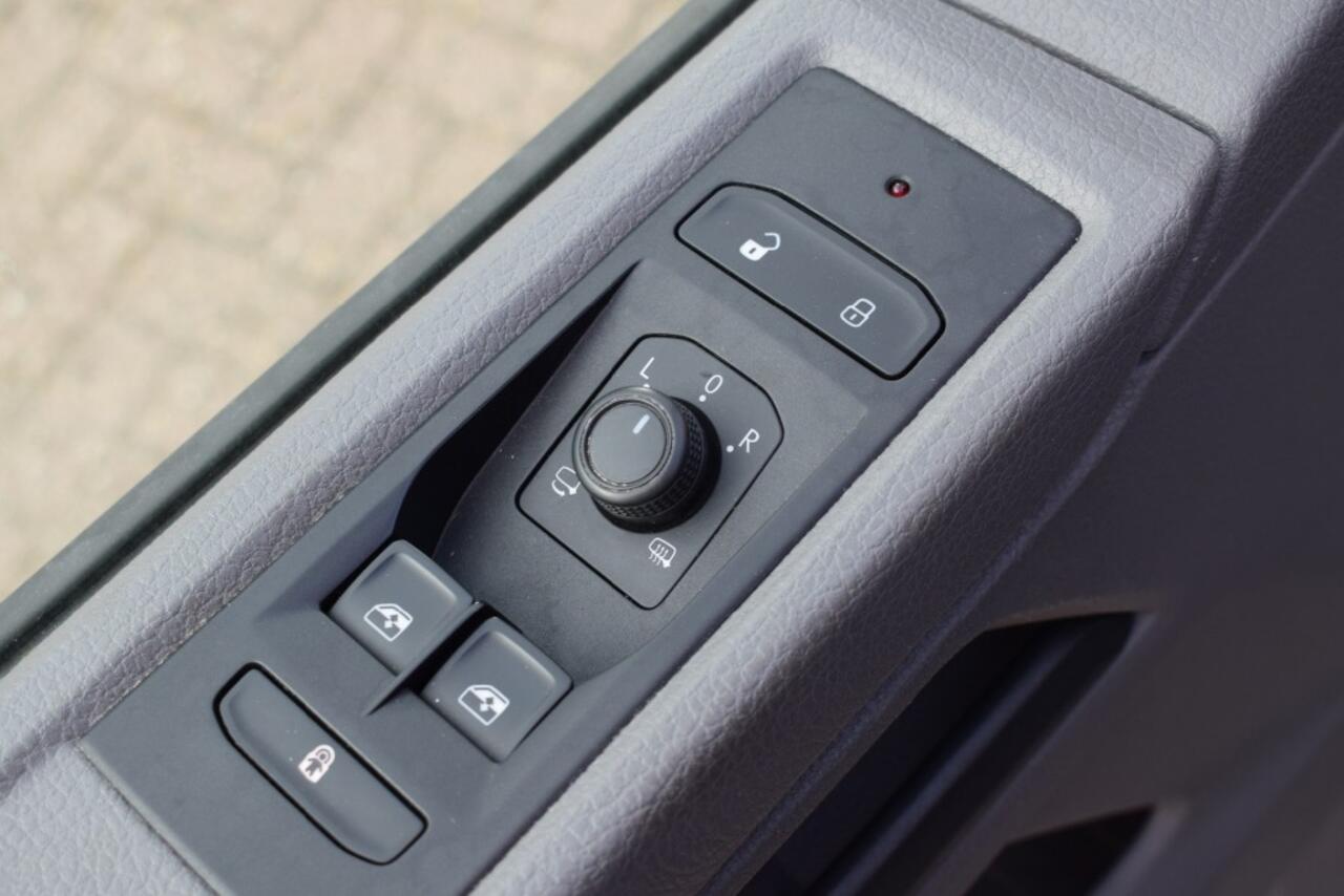 Volkswagen TRANSPORTER 2.0 TDI L2H1 DC DUBBEL CABINE AUTOMAAT ZEER NETTE STAAT!