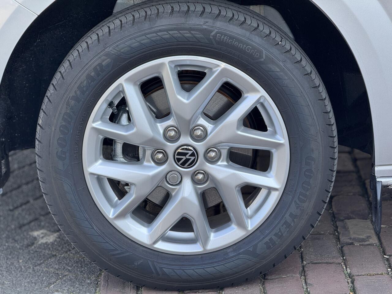 Volkswagen TRANSPORTER 2.0 TDI L2H1 30 Bulli Matrix | Dodehoek | Keyless