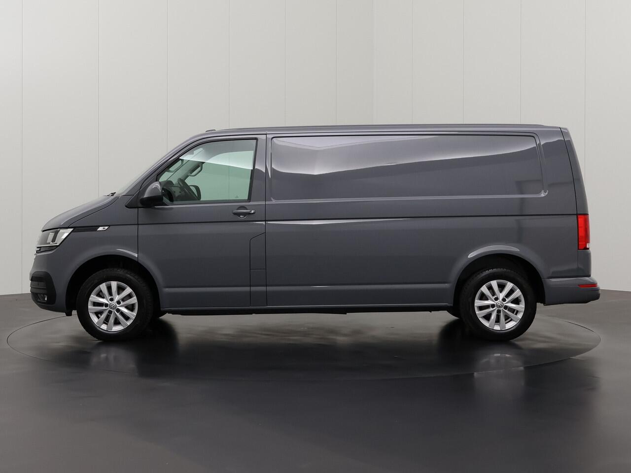 Volkswagen TRANSPORTER 2.0TDI Lang Highline | Navigatie | Camera | 3-Persoons | Airco | Cruise