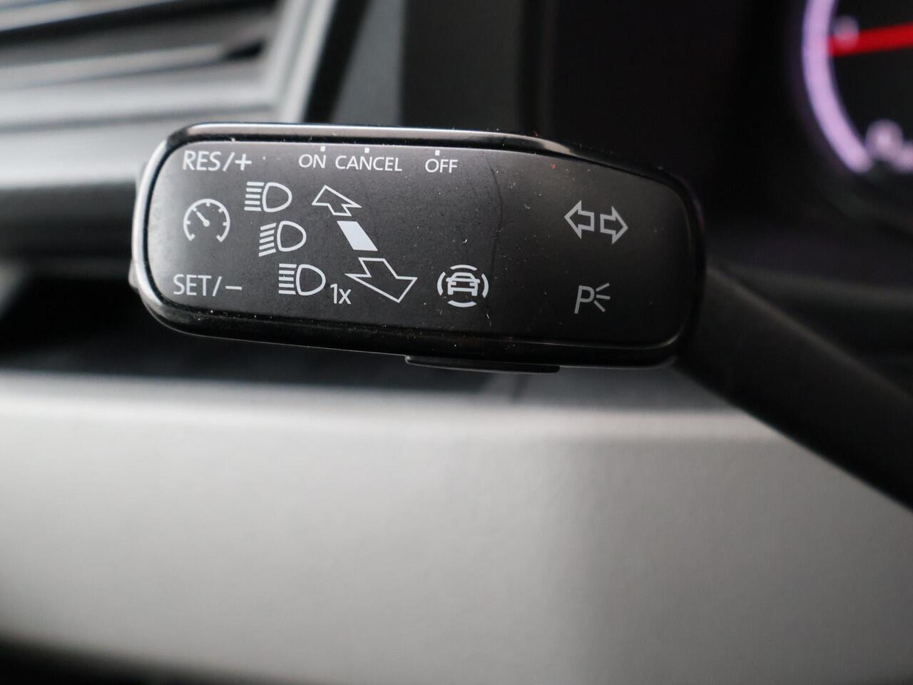 Volkswagen TRANSPORTER 2.0 TDI L2H1 30 DC Highline | 150 PK | Automaat | Dubbele Cabine | Trekhaak | Navigatiesysteem |