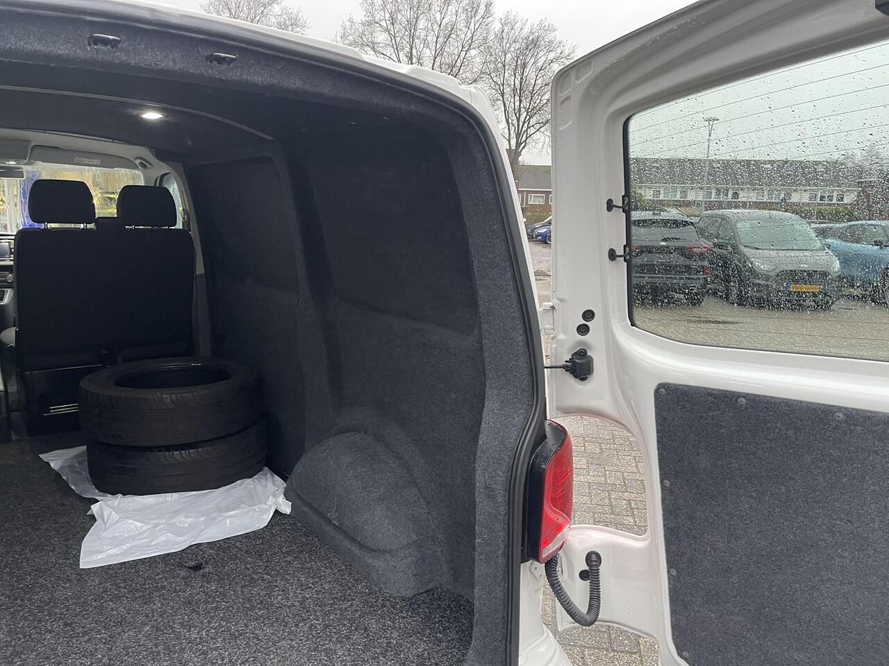 Volkswagen TRANSPORTER 2.0 TDI L1H1 26 Economy Business | Erg netjes! | 90pk SCI Trekhaak | Apple Carplay | Airco | Gestoffeerde laadruimte | Parkeersensoren
