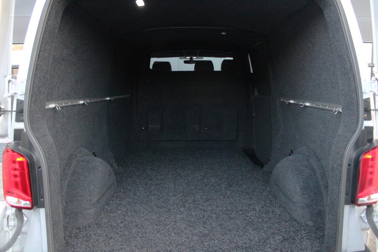Volkswagen TRANSPORTER 2.0 TDI L2H1 28 Bulli 150pk - 20 Inch - Camera - Trekhaak - Leder - ACC - LED - Rijklaar