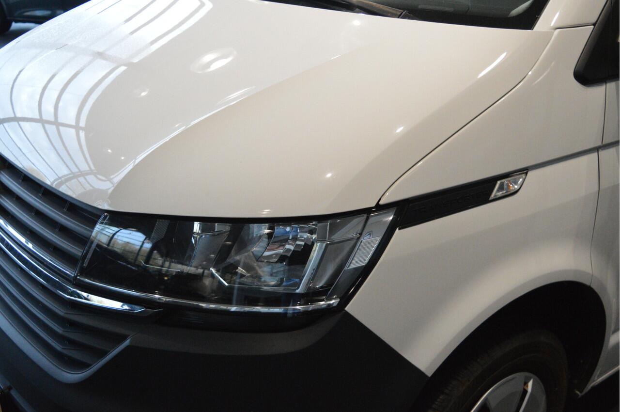 Volkswagen TRANSPORTER 2.0 TDI L2H1 airco navi cruise pdc trekhaak 150 pk !!