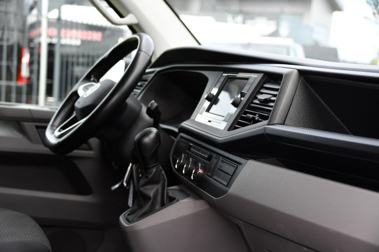 Volkswagen TRANSPORTER 2.0 TDI L1H1 30 Black Edition Cruise, Sensoren, Carplay, 150PK, Automaat, Trekhaak, Stoelverwarming, Standkachel