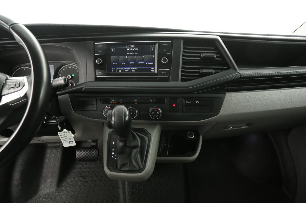 Volkswagen TRANSPORTER 2.0 TDI 150PK L2H1 | Aut. | Airco | 3 Zits | Adap. Cruise | Carplay | Stoelverw. | Trekh. | 2xSchuifdeur