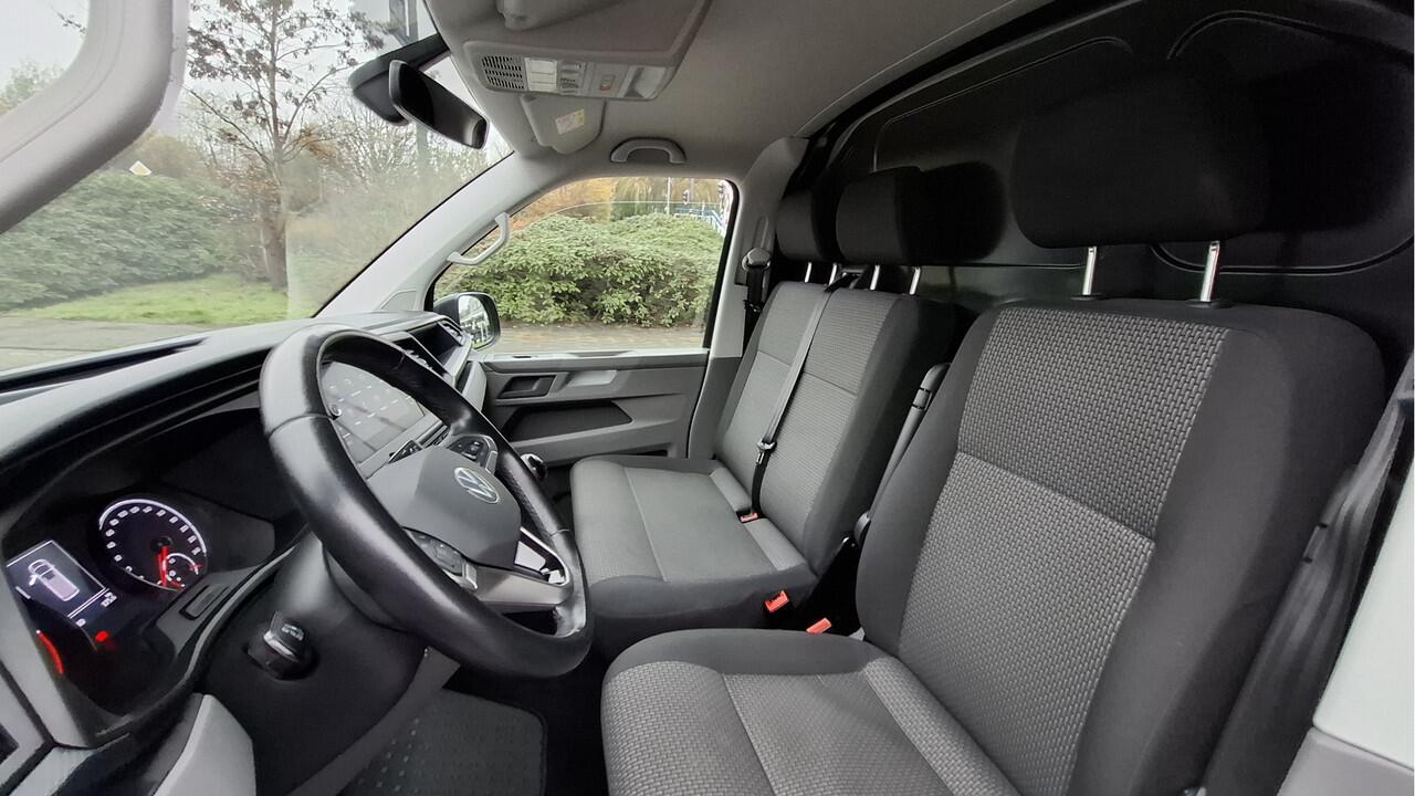 Volkswagen TRANSPORTER 6.1 - 2.0 TDI L2H1 28 Comfortline Trekhaak / PDC / Navigatie