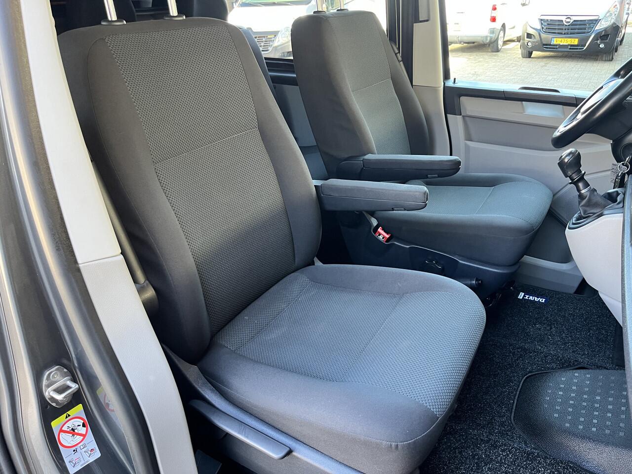 Volkswagen TRANSPORTER 2.0 TDI L1H1 DC Airco Cruise controle Telefoonverbinding Apple carplay Navigatiesysteem Stuurwielbediening Parkeersensoren schuifdeur Euro 6 DC 1e eigenaar Dealer onderhouden