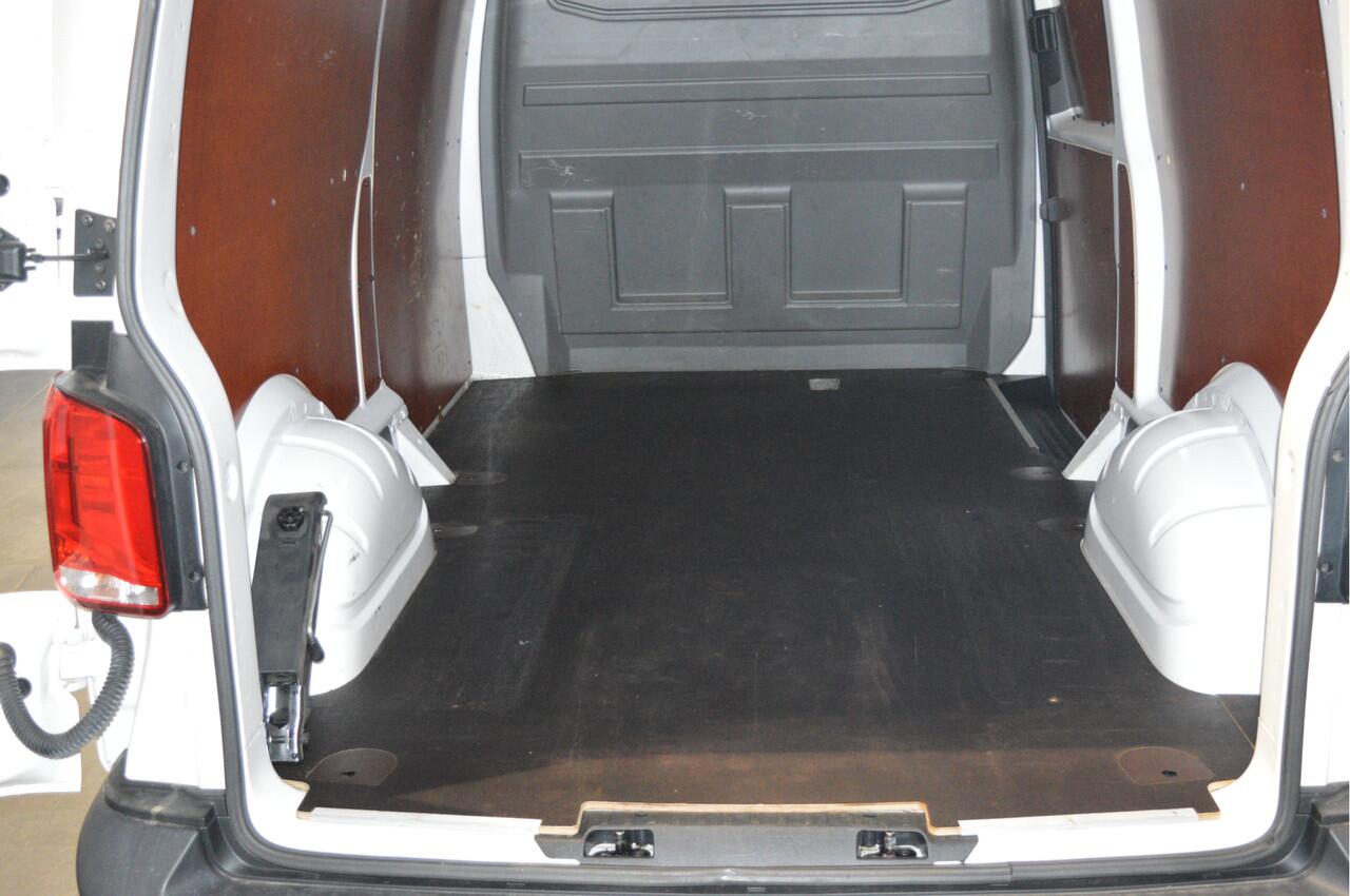 Volkswagen TRANSPORTER 2.0 TDI L2H1 airco cruise app connect trekhaak 150 pk !!