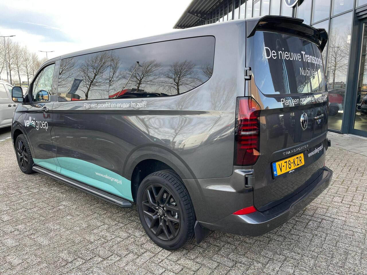 Volkswagen TRANSPORTER 2.0 TDI L2H1 30 Style | LED koplampen | Navigatie | 19 inch lm velgen | Achterdeurspoiler | Dichte achterdeuren | Sidestepszwart | Volledige betimmering laadruimte | Glaslook panelen