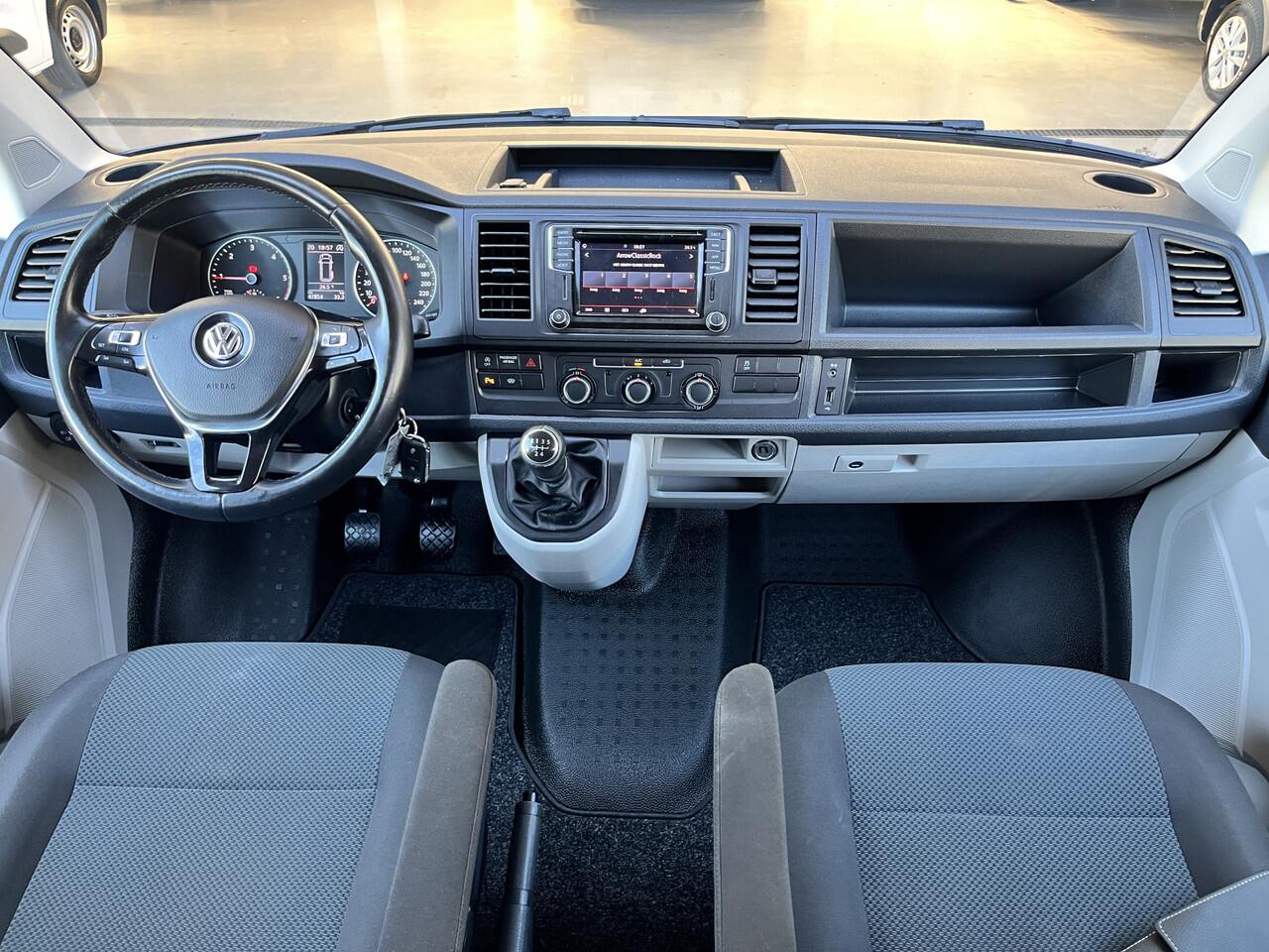 Volkswagen TRANSPORTER 2.0 TDI L1H1 DC Airco Cruise controle Telefoonverbinding Apple carplay Navigatiesysteem Stuurwielbediening Parkeersensoren schuifdeur Euro 6 DC 1e eigenaar Dealer onderhouden