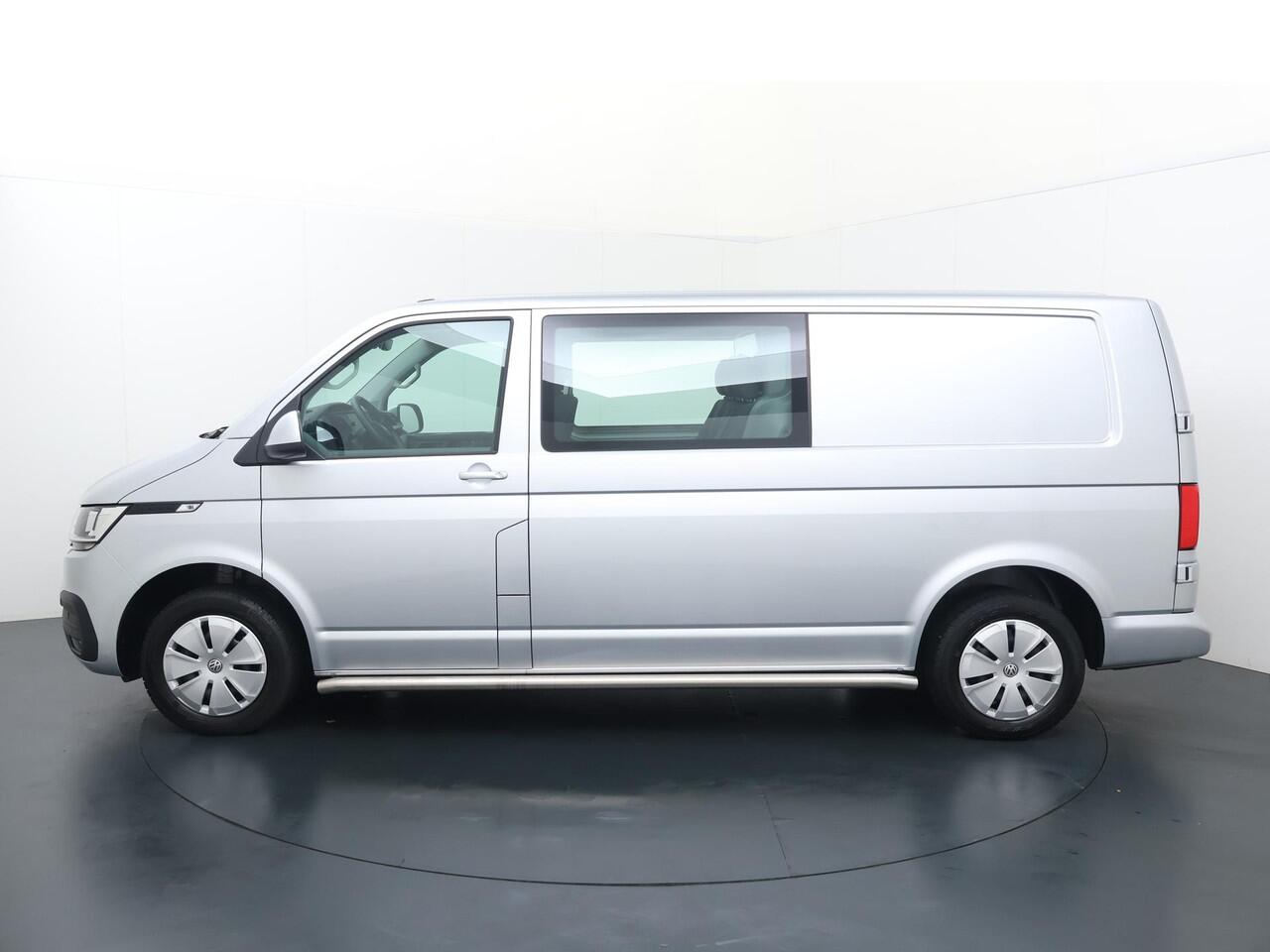 Volkswagen TRANSPORTER 2.0 TDI L2H1 30 DC Highline | 150 PK | Automaat | Trekhaak | Climate control | Parkeersensoren |