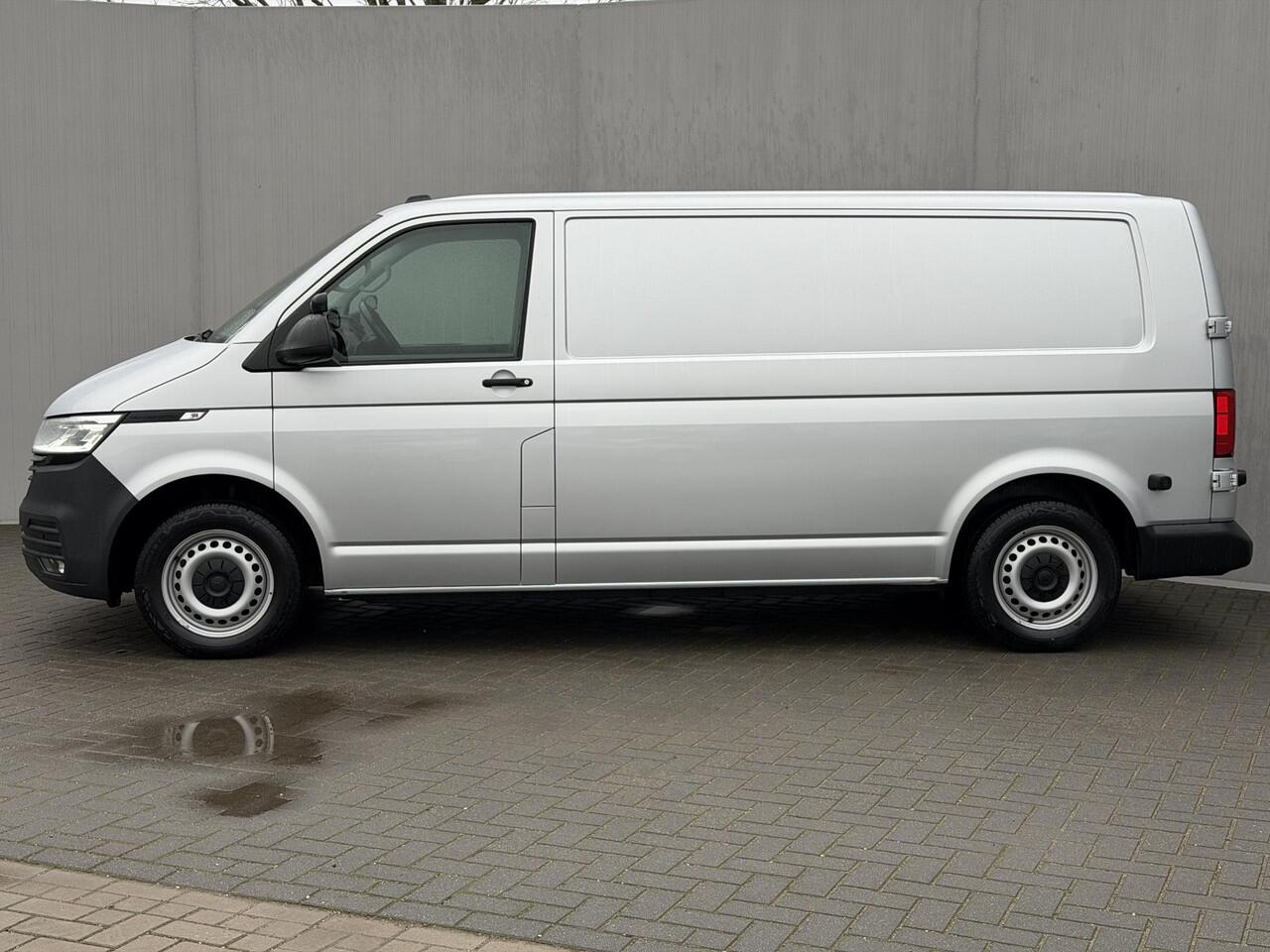Volkswagen TRANSPORTER 2.0 TDI L2H1 150 Pk / 2.500 kg Trekgewicht / Standkachel / Dealer Onderhouden / Navigatie / Apple Carplay & Android Auto / Parkeersensoren voor en Achter / DAB / Armsteun /