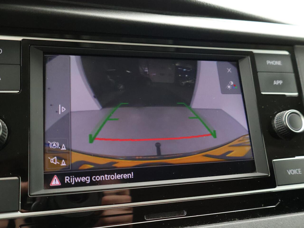 Volkswagen TRANSPORTER 2.0 TDI L2H1 HIGHLINE | LMV | TREKHAAK | APPLE CARPLAY | CAMERA | COMFORSTOELEN