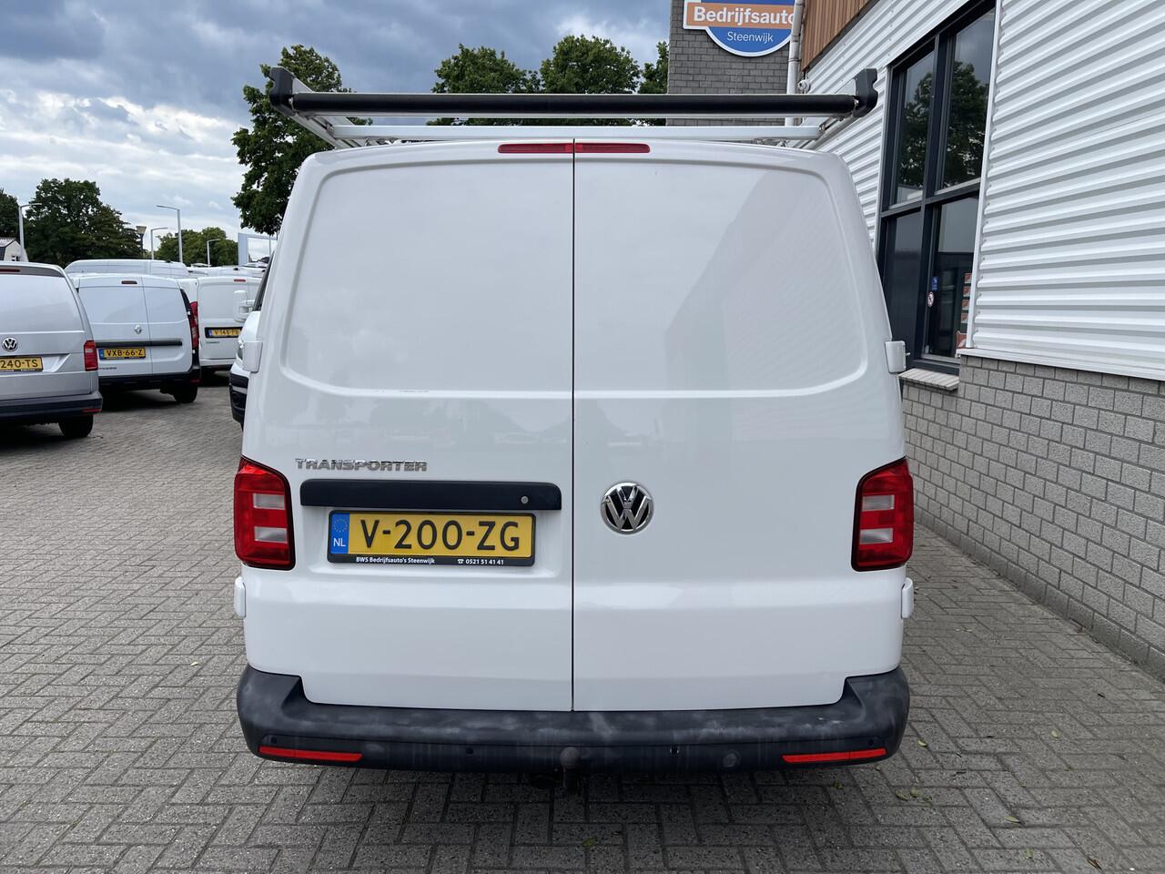 Volkswagen TRANSPORTER 2.0 TDI 102pk L1H1 Comfortline / bpm vrij / euro 6 diesel / prijs rijklaar ¤ 16.950 ex btw / lease vanaf ¤ 285 / Bott ingerichte laadruimte / airco / cruise / trekhaak 2200 kg !
